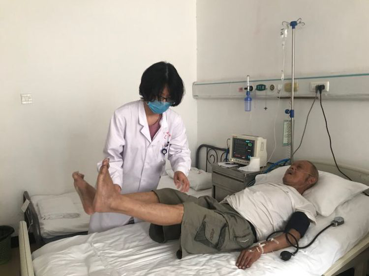 静脉溶栓后右侧肢体肌力恢复(nihss评分1分,右侧下肢1分)