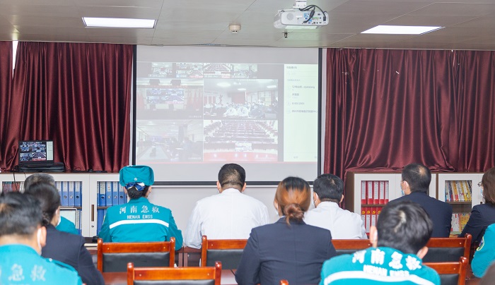 郑州市紧急医疗救援中心与52号站举行视频交班会议
